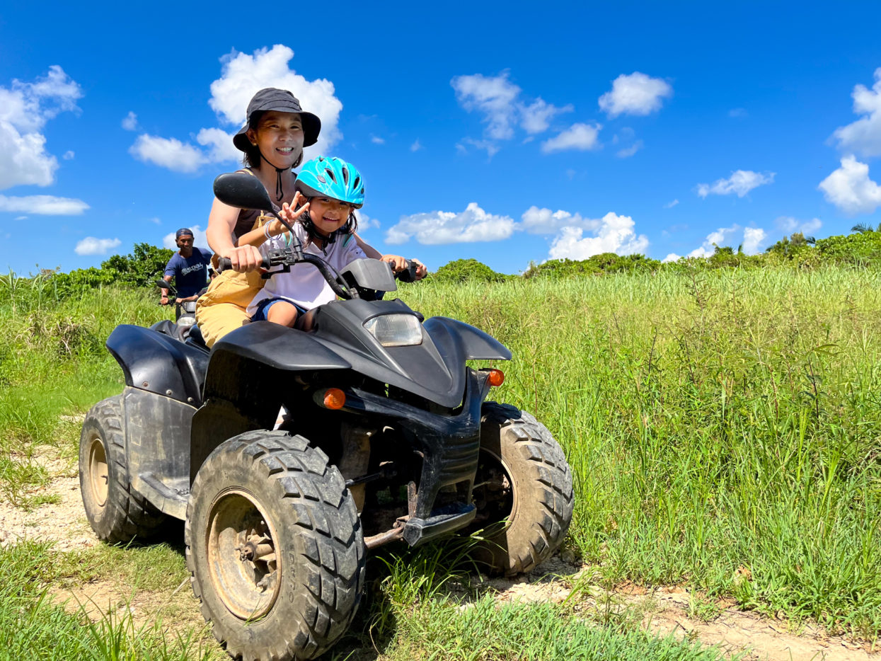 If the child is 7～10 years old or under 140cm in height, one parent/guardian can ride with one child.